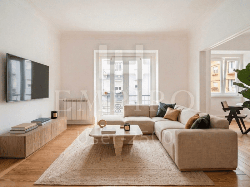 T3 Renovated Apartment With Balcony & Sunroom In Centre Lisbon